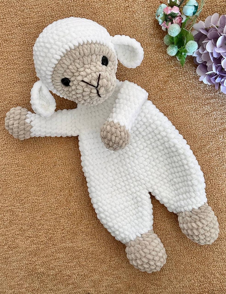 Crochet sheep snuggler pattern Cute crochet lovey pattern for kids Crochet lamb cuddler pattern zdjęcie 3