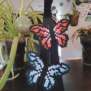 Handgefertigter Schmetterlingsmagnet aus Bügelperlen | 2 Farben