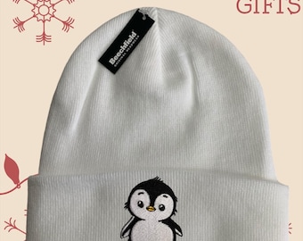 Precioso gorro blanco bordado con pingüino. Regalo perfecto para Navidad. Regalo para esposa. Regalo festivo. Regalo para amigo invisible.