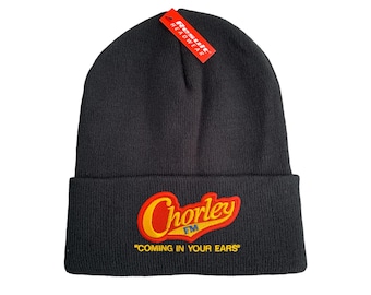 Gorro negro bordado de Chorley FM. Regalo de Navidad perfecto para los amantes de Peter Kay y Phoenix Nights.