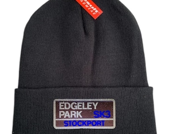 Gorro del Stockport Edgeley Park. Bordado con los colores del equipo, blanco y azul. El regalo de Navidad perfecto para los aficionados del County.