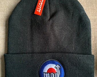 Gorro negro con el icónico logo Mod. Inspirado en el espíritu del norte y el scooter.