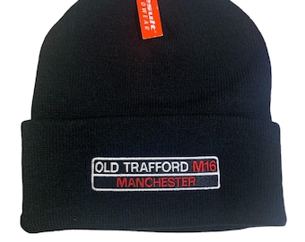Gorro bordado de Old Trafford. Bordado en rojo del Manchester United. Regalo de Navidad perfecto para los amantes del fútbol de Manchester.
