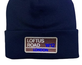 Gorro Loftus Road del QPR. Bordado con los colores del equipo, blanco y azul. Regalo perfecto para un aficionado al fútbol. Inspirado en el campo de fútbol.