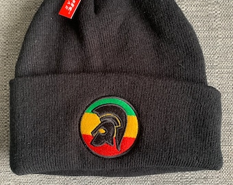 Gorro negro con el icónico logo jamaicano de Troya. Regalo perfecto de Navidad para fans del mod, el northern soul, el scooter, el ska y el reggae.