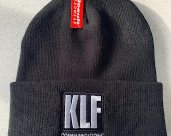 Icónico gorro negro bordado de KLF Communications. Antiguos justificados de Mu Mu. Icónico gorro musical de los 90.