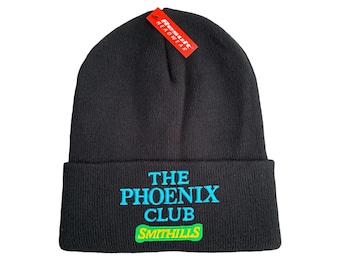 El logo del Phoenix Club bordado en un gorro negro. El regalo de Navidad perfecto para los amantes de Peter Kay y Phoenix Nights.