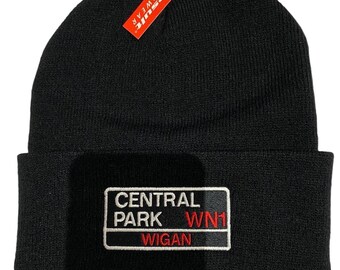 Gorro bordado de Central Park. Regalo retro navideño perfecto para los aficionados de la Wigan Rugby League. Estadio icónico de los 80 y 90.
