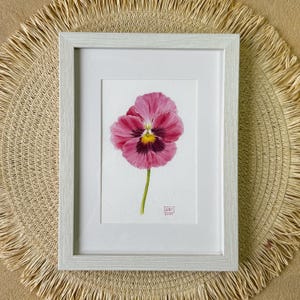 白いフレームに入った紫色の花のオリジナル水彩画 - 自然愛好家のための植物アート - 花の壁飾り - 手描きのアートワーク