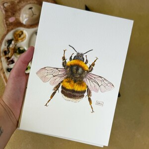 Delicate details in the watercolor bumblebee painting – a great example of creative painting.
