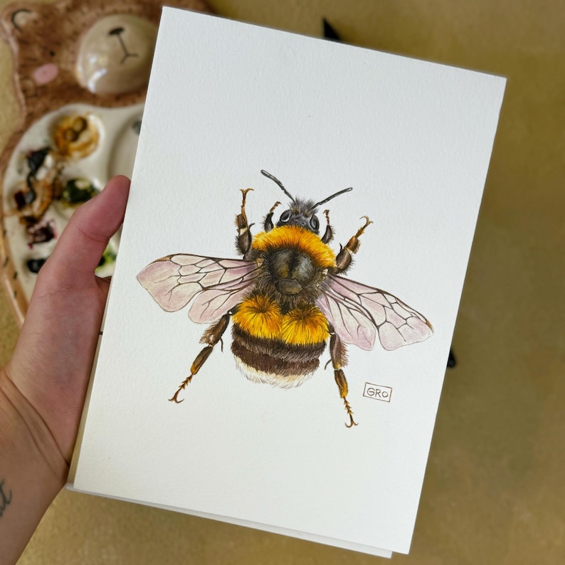 Delicate details in the watercolor bumblebee painting – a great example of creative painting.