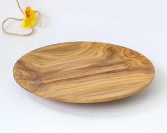 Shallow wooden plate handmade made of oak D 22 cm / D 8,66 inches