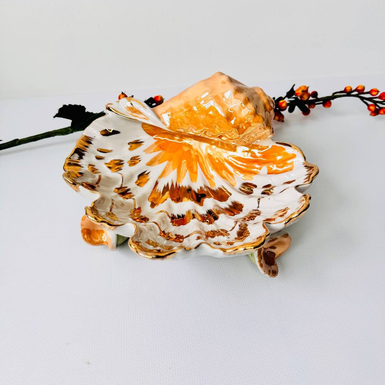 Vintage weiße Keramik-Ozean-inspirierte breite Vase mit Muschel, Porzellanmuscheln, Vintage-Teller, Antike Vase, Emaille-Muschelschale, Muschelschale