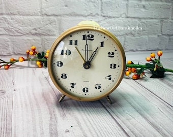 Ukrainsk vintage Yantar mekanisk väckarklocka, USSR skrivbordsklocka