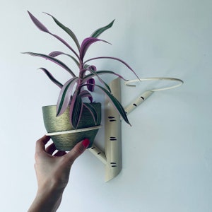Iron Hanging Vase, Vintage Metal Hanging Plant Holders,Soviet Hinged For Flowers,Iron Wall Planters,Metal Flower Pot,Wall Decor,Wall Planter
