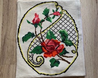 Ukrainische Vintage Kissenbezug mit Rosen Blumendekor (33x39.5 cm)