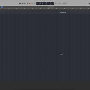 K&ouml;nnte beinhalten: Screenshot einer digitalen Audio-Workstation (DAW)-Oberfl&auml;che. Die Oberfl&auml;che ist haupts&auml;chlich dunkelgrau mit einem Rastermuster. Verschiedene Bedienelemente und Spureinstellungen sind auf der linken Seite sichtbar, mit einer Zeitleiste und einer Spuranordnung auf der rechten Seite.