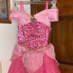 Disney Store Castle Collection Princess Aurora Pink Costume  Dress Size 5/6 Great Quality