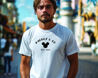 Disney Fashion T-Shirt 'Mickey & Co est. 1928' T-shirt - ideal for your Disney 2026 trip, available in various colours.