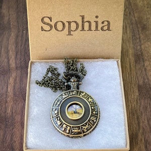 Montre de poche à quartz sur le thème vintage : pendentif intemporel avec collier chaîne Fob.