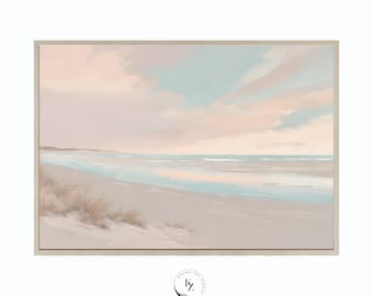 以下が含まれることがあります： 淡いパステルカラーのビーチシーンを描いた額装された絵画。空は薄い青とピンクで、水は薄い青。砂は薄いベージュで、手前に小さな茂みがいくつかある。
