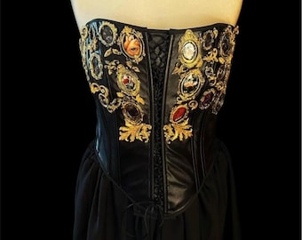 Corsé gótico personalizado: Top de corsé de fantasía con marco en miniatura.