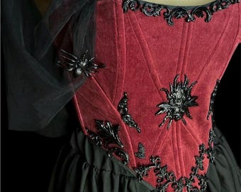 Overbust Korsett: Gothic Korsett aus rotem Samt mit Spinnen Detail, Custom Fit
