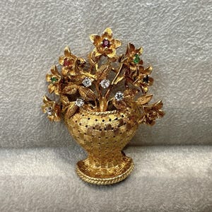 Vintage Flower Basket Brooch with Diamonds in 18k Yellow Gold - HM2471S