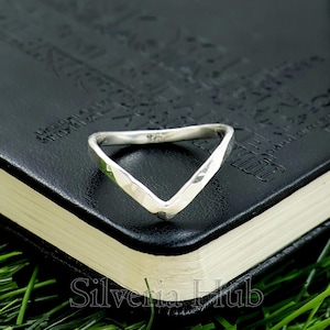 Minimalist Chevron Silver Ring, 925 Sterling Silver Ring, V Shape Ring, V Shape Stackable Band Ring, Thumb Ring, Valentine's Day Gift