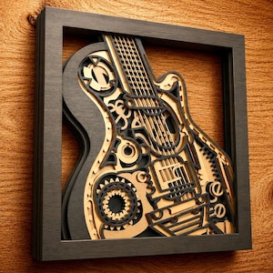 Peut inclure: Une décoration murale carrée représentant une silhouette de guitare en bois multicouche. Le design intègre des engrenages complexes et des éléments mécaniques dans des tons contrastés de noir et de bois clair, encadrés par un cadre en bois sombre.