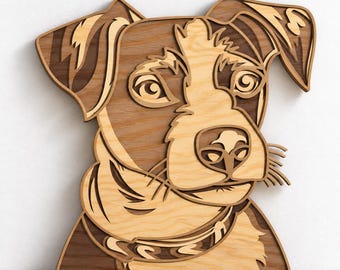 Op de afbeelding: Een meerlaags houten wanddecoratie die de kop en nek van een hond voorstelt. Het ontwerp bevat contrasterende lichte en donkere houttinten, waardoor diepte ontstaat door gestapelde, lasergesneden lagen die de gelaatstrekken vormen.