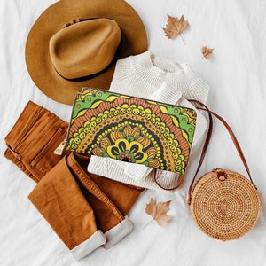 Cartera de mujer estilo boho retro en tono tierra de los años 70, perfecta para regalo del día de la madre