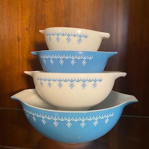 Pyrex Snowflake Garland Cinderella Mixing Bowl Full Set of 4 | Pyrex Vintage Snowflake Blue on White, White on blue | Snowflake Drops