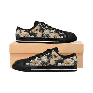 Women&#39;s Skull & Flowers Low Top Sneakers