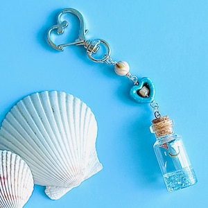 Beachy Message in a Bottle Keychain, Unique Seashell Purse Charm with Sand in a Bottle, Aesthetic Handbag Jewelry for Ocean Lovers