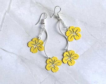 Gelbe Hibiskus Blumen Ohrringe, tropischer hawaiianischer Schmuck, lebendige Blumenohrringe, 14K Gold oder Sterling Silber