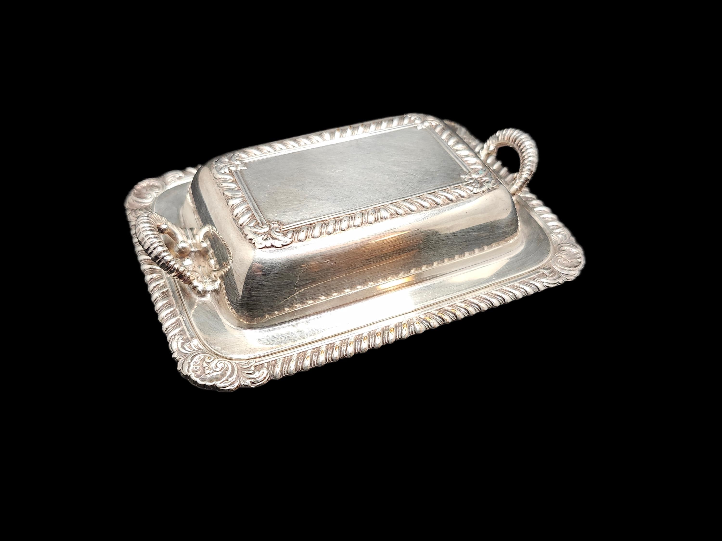 Coupe à caviar Hôtel Scribe en métal argenté signée Christofle