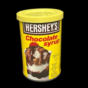 1970s-80s Era HERSHEY&#39;S Chocolate Syrup Tin | Yellow Label 284 ml | Collectible Advertising Kitchenware | Retro Hershey Memorabilia | Empty