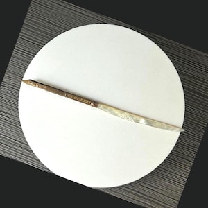 Stylo plume et ouvre-lettre en nacre et couleur or de l'époque victorienne | J. Co. « River Series - The Flowing Pen » | Calligraphie