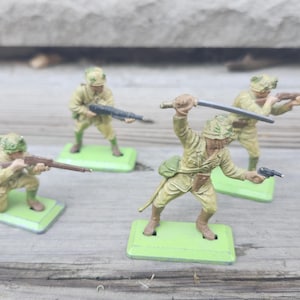 Set of four Britains Deetail 1971 - Japanese soldiers