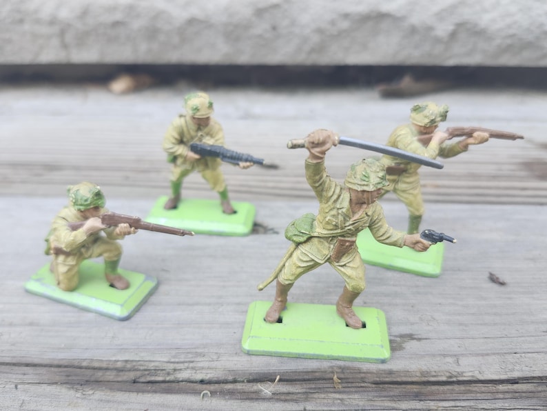 Set of four Britains Deetail 1971 - Japanese soldiers