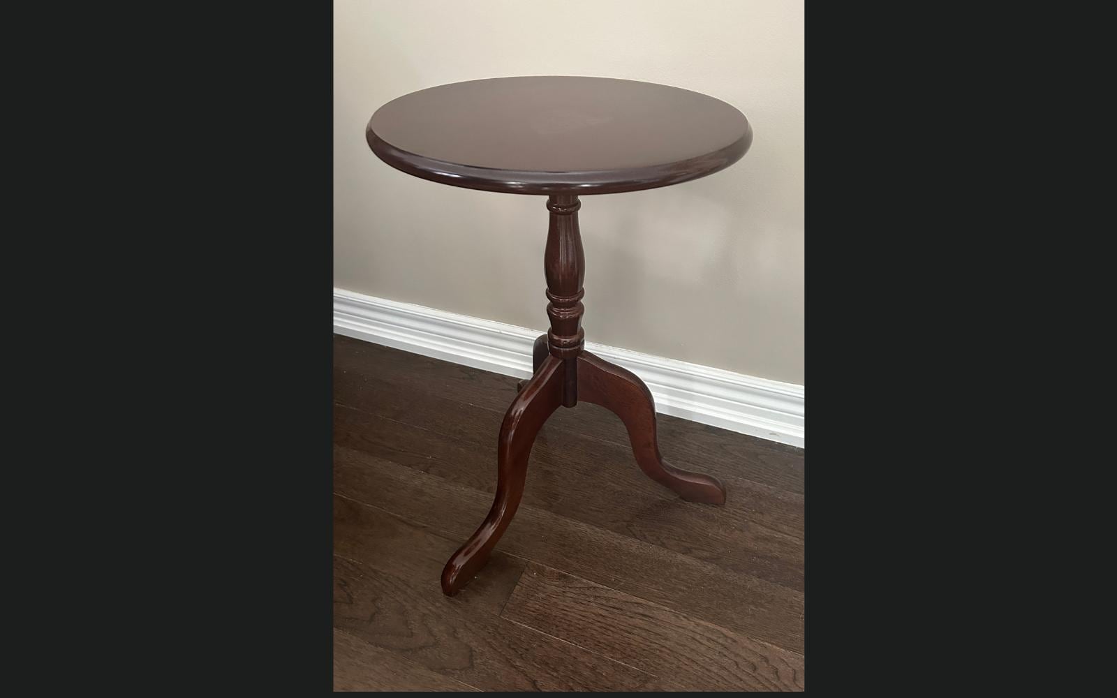 Vintage BOMBAY COMPANY Wooden Pedestal Table | Vintage Accent