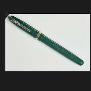 Stylo plume vintage WATERMAN W3 | Vert foncé avec bordures dorées | Plume en or 14 carats | Mécanisme de remplissage à levier | Fabriqué en Angleterre | État fonctionnel