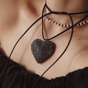 Schwarze Herz Halskette Choker mit Perlen geschmückt Kordel | Fliege Choker Choker Gothic Schmuck Herz Charm