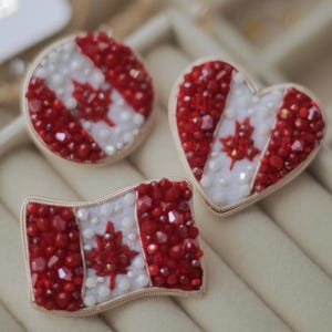 Canada Day Perlen Brosche – Handgemachte Ahornblatt Brosche – Rot-Weiße Anstecknadel in Herz, Flagge oder Rund – Geschenk für Kanadier