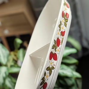 1970s 1980s Vintage Strawberries &#39;N Cream Sheffield Stoneware Divided Baking Dish/Serving Dish/Food Storage, 1980s Aesthetic/Cottagecore