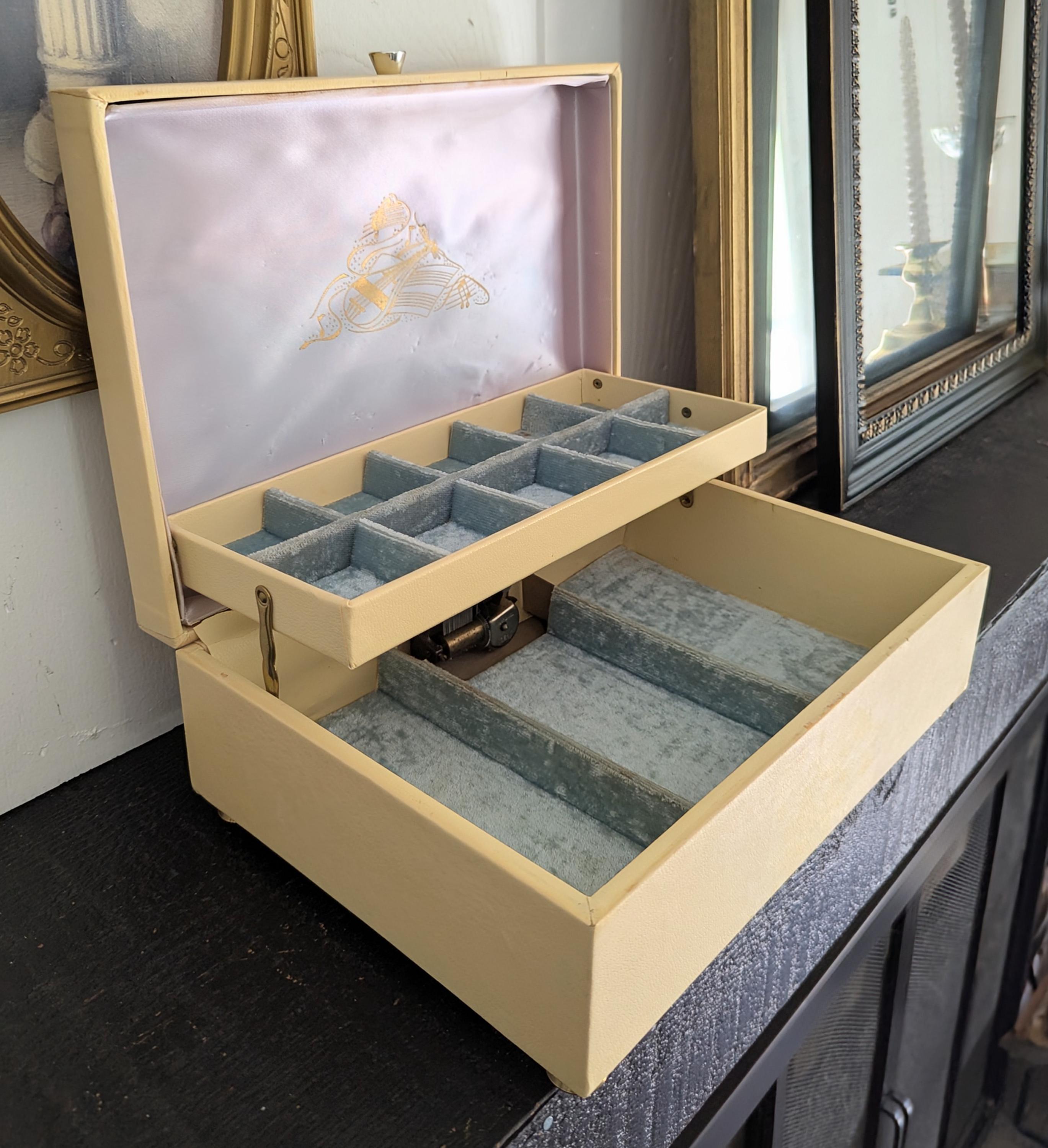 MCM Vintage Lady Buxton Musical Jewelry Box, READ, Beige Faux