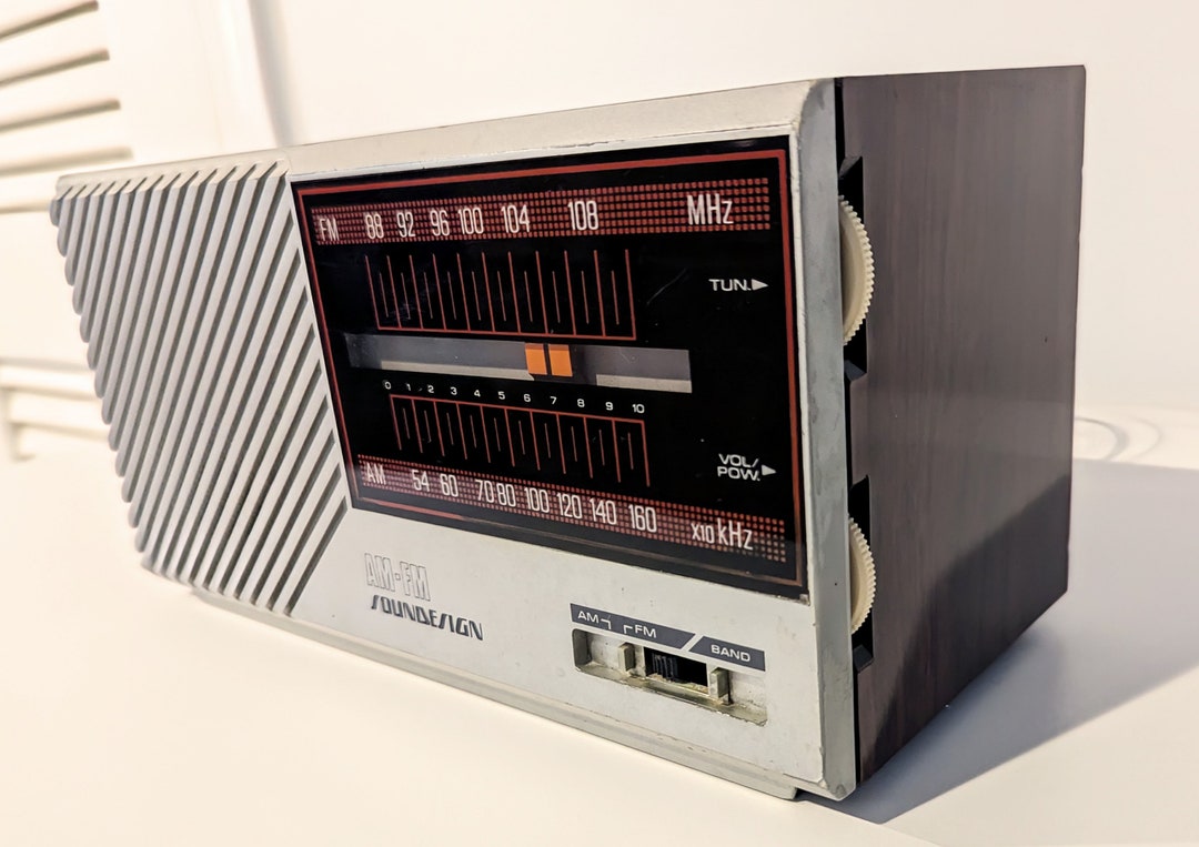 1980s Vintage Soundesign AM-FM Table Radio, WORKS, Faux Wood Look and ...