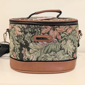 1980s 1990s Vintage American Tourester Floral Tapestry Train Case Travel Bag/Carry On/Makeup Cosmetics Case/Carpet Bag/Cottagecore