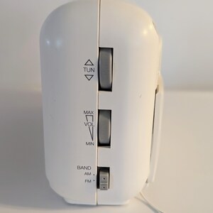 1980s Vintage White Soundesign AM/FM Alarm Clock Radio, Works, With ...